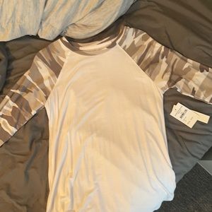 NWT camo sleeve flowy top